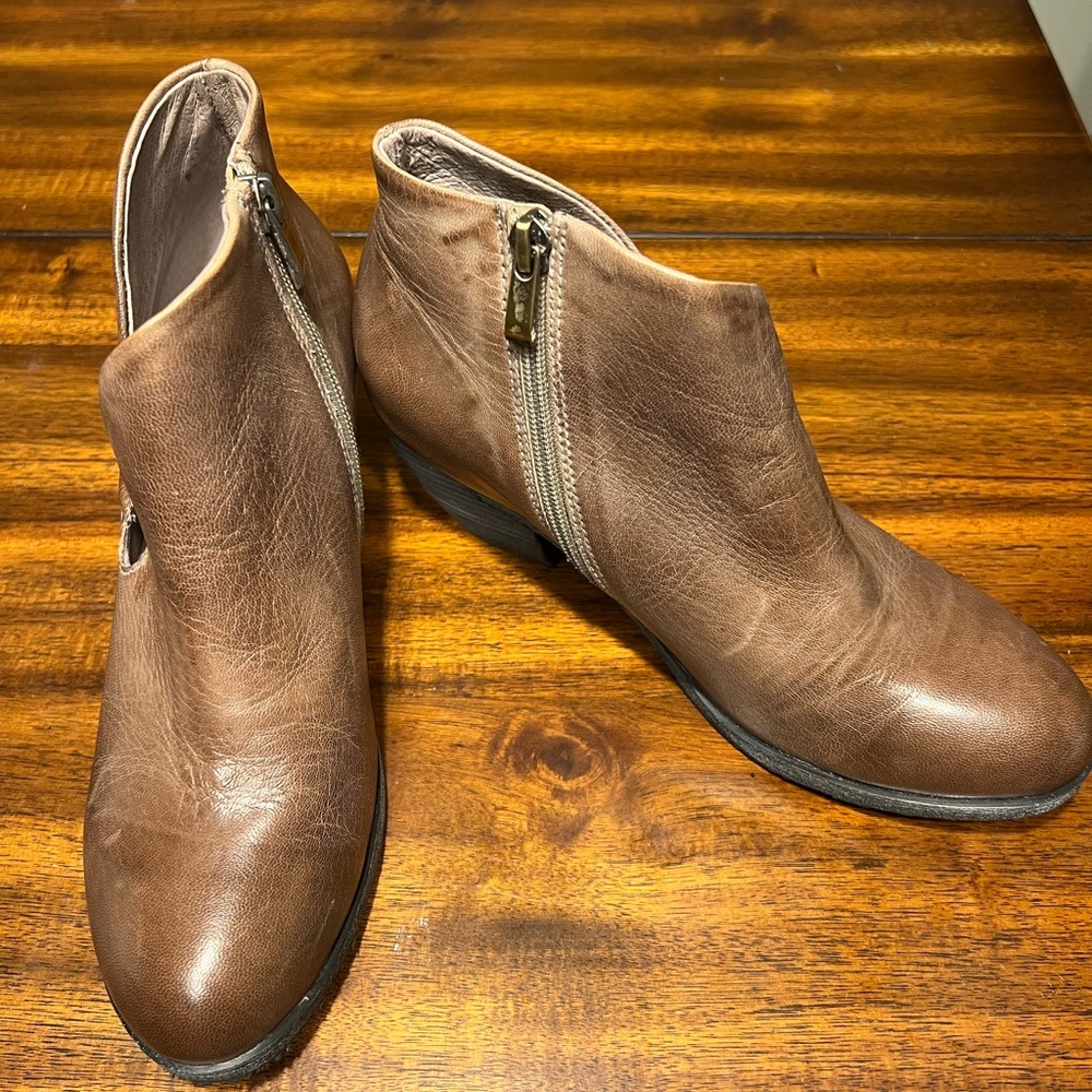 Antelope Brown leather booties